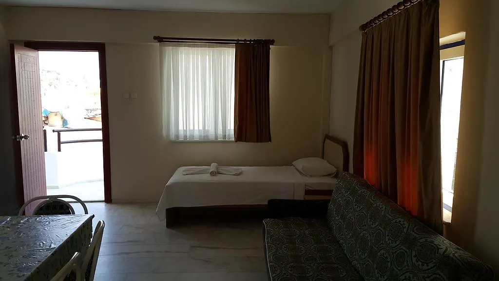 アパートホテル Ozgun Apart Hotel クシャダス