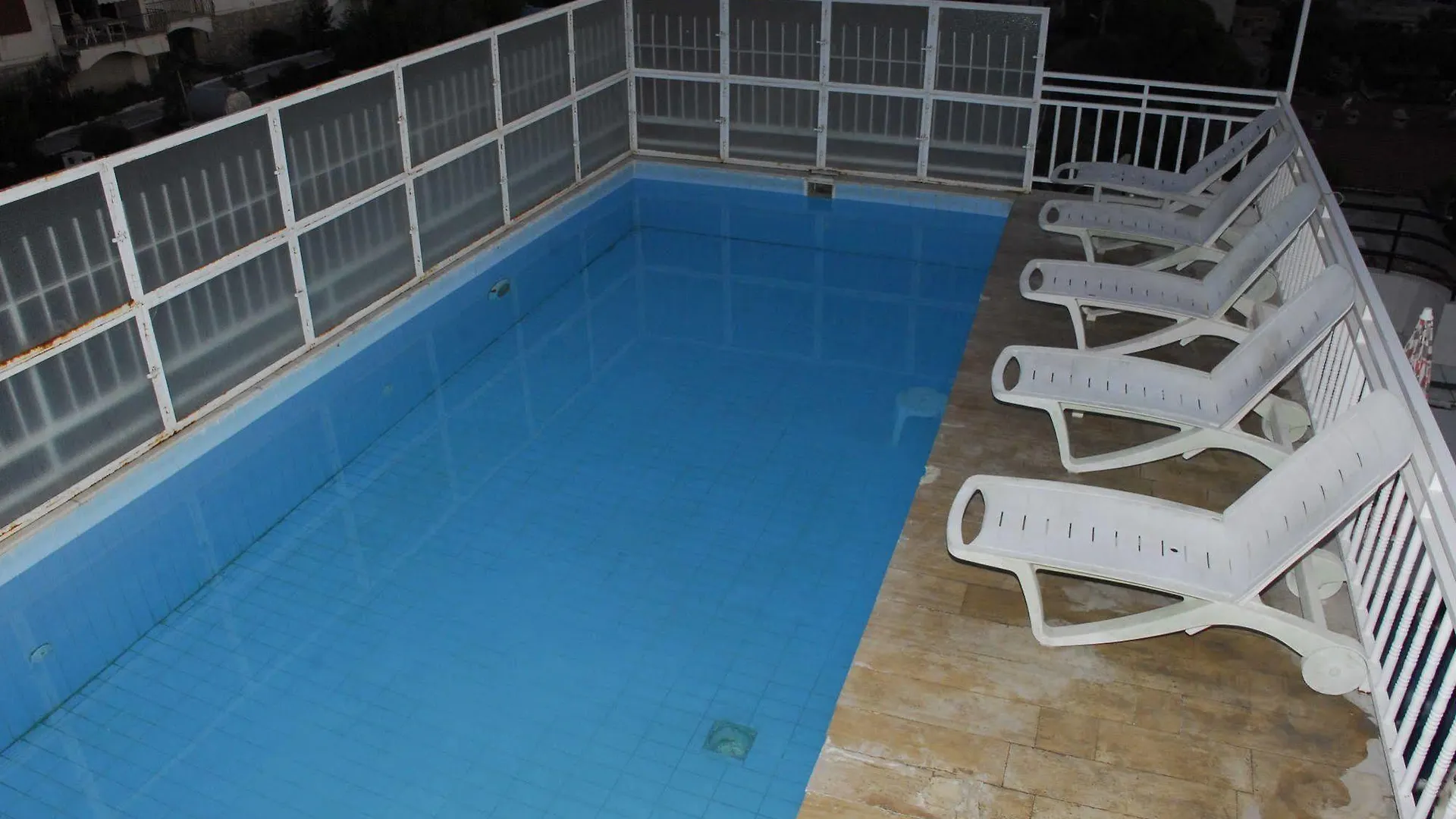 アパートホテル Ozgun Apart Hotel クシャダス