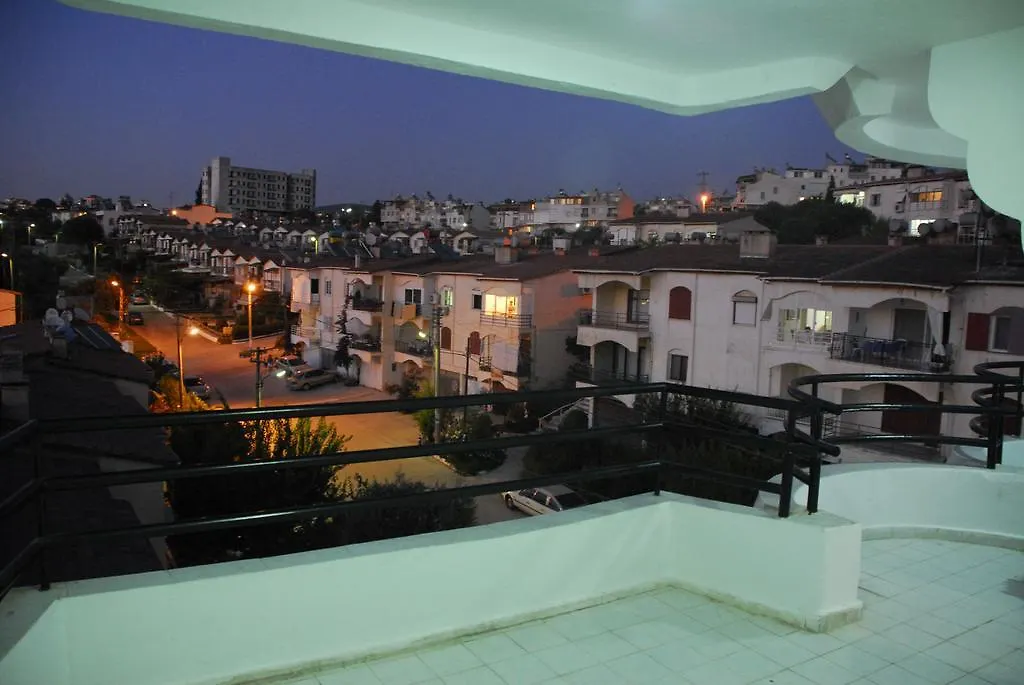 Ozgun Apart Hotel Kusadasi 3*,